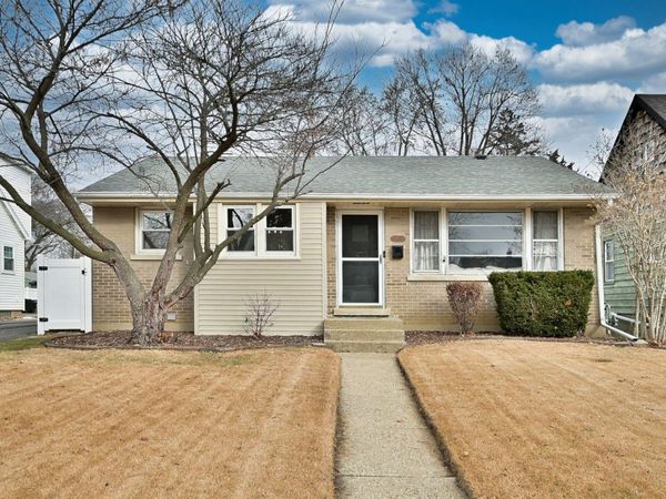 465 W Verret Street, Elmhurst, IL 60126