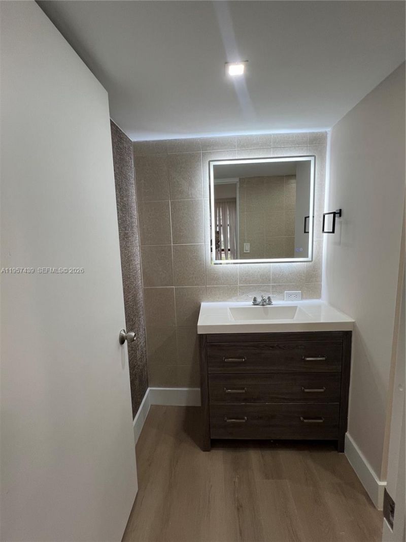 17021 N Bay Rd , Unit 124, Sunny Isles Beach, FL 33160 Photo