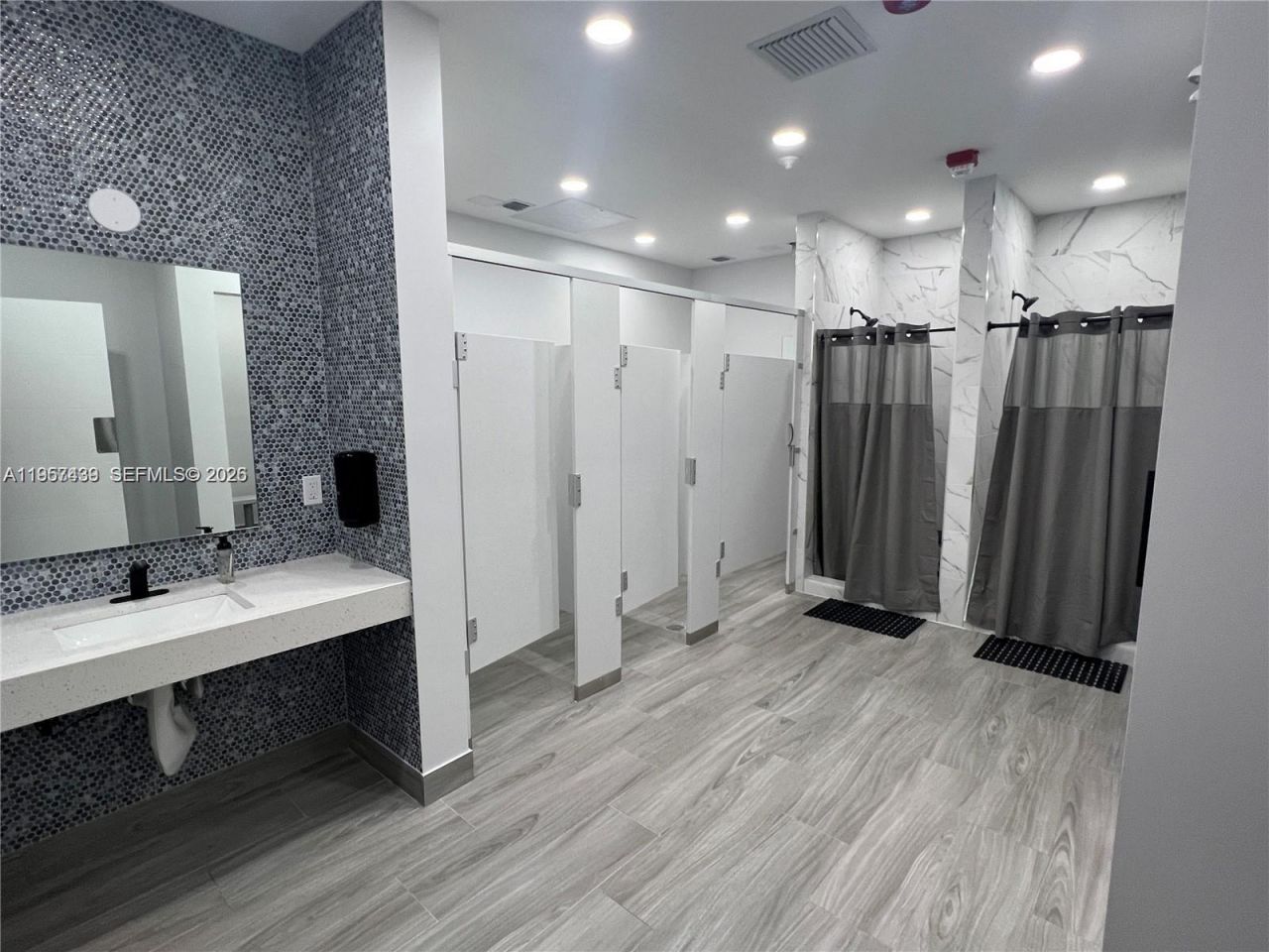 17021 N Bay Rd , Unit 124, Sunny Isles Beach, FL 33160 Photo