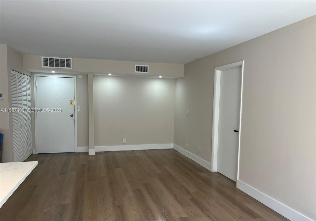 17021 N Bay Rd , Unit 124, Sunny Isles Beach, FL 33160 Photo