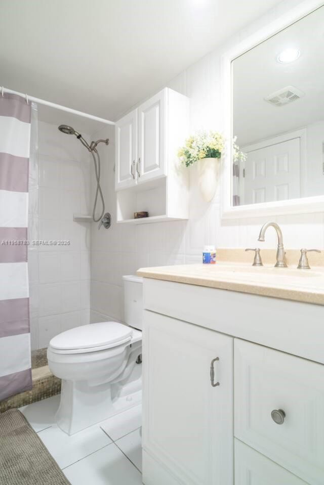 201 180th Dr, Unit 105, Sunny Isles Beach, FL 33160 Photo