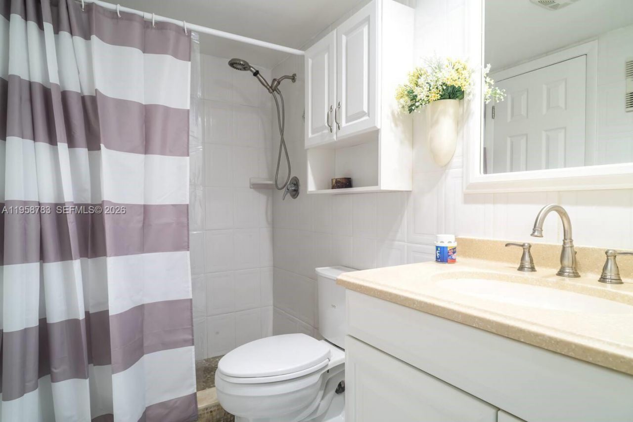 201 180th Dr, Unit 105, Sunny Isles Beach, FL 33160 Photo