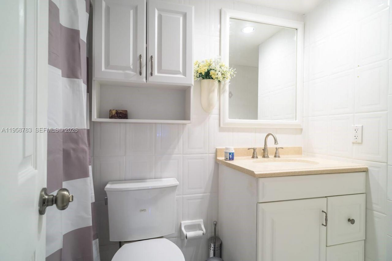 201 180th Dr, Unit 105, Sunny Isles Beach, FL 33160 Photo