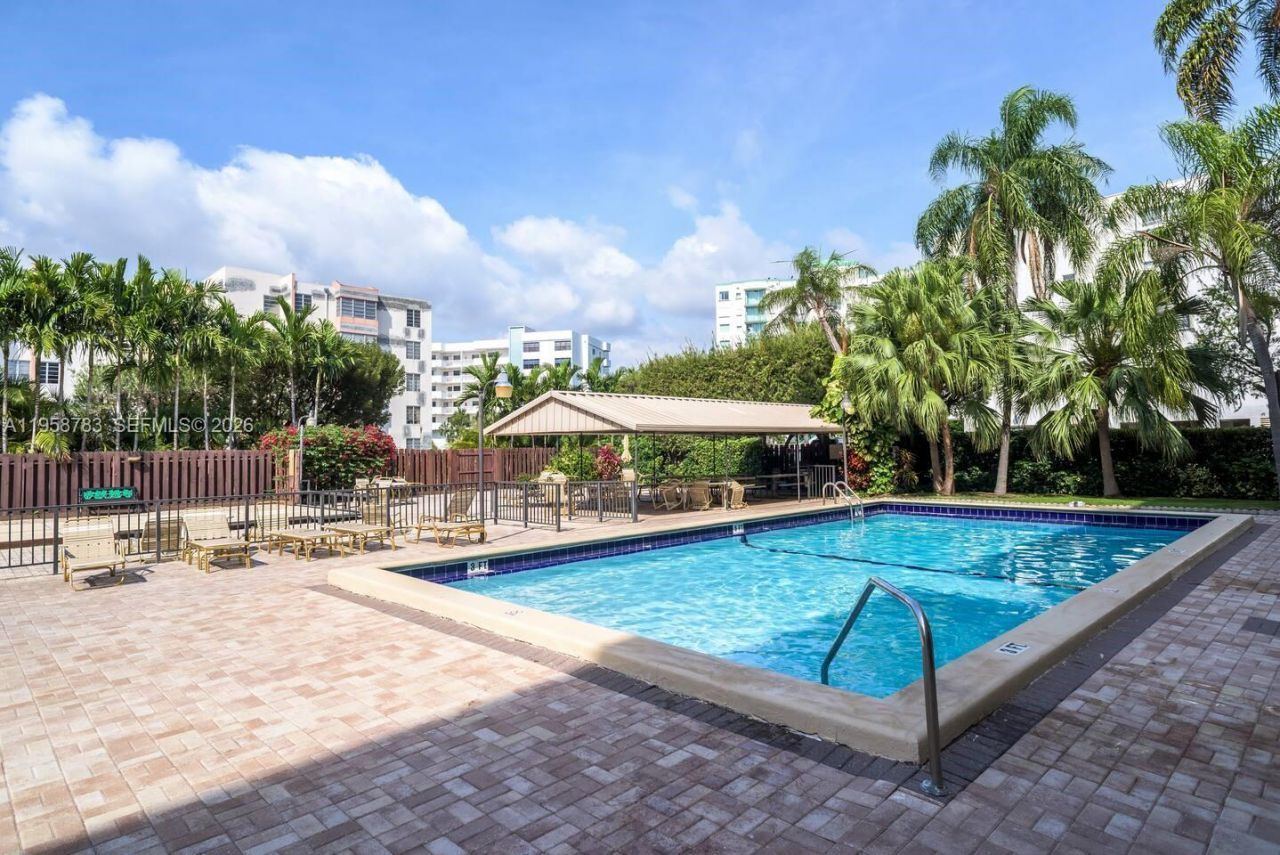 201 180th Dr, Unit 105, Sunny Isles Beach, FL 33160 Photo