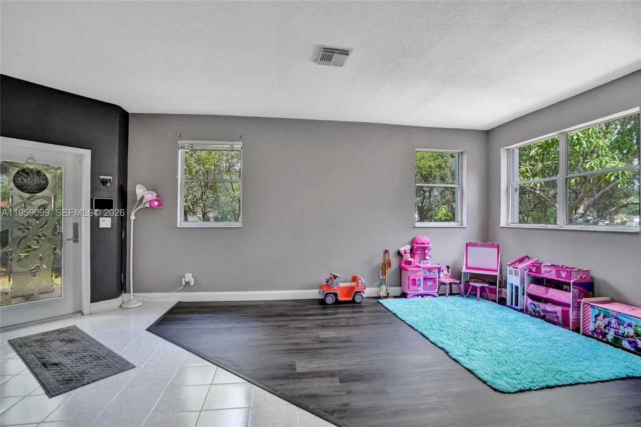 218 NW 75th Ter, Plantation, FL 33317 Photo