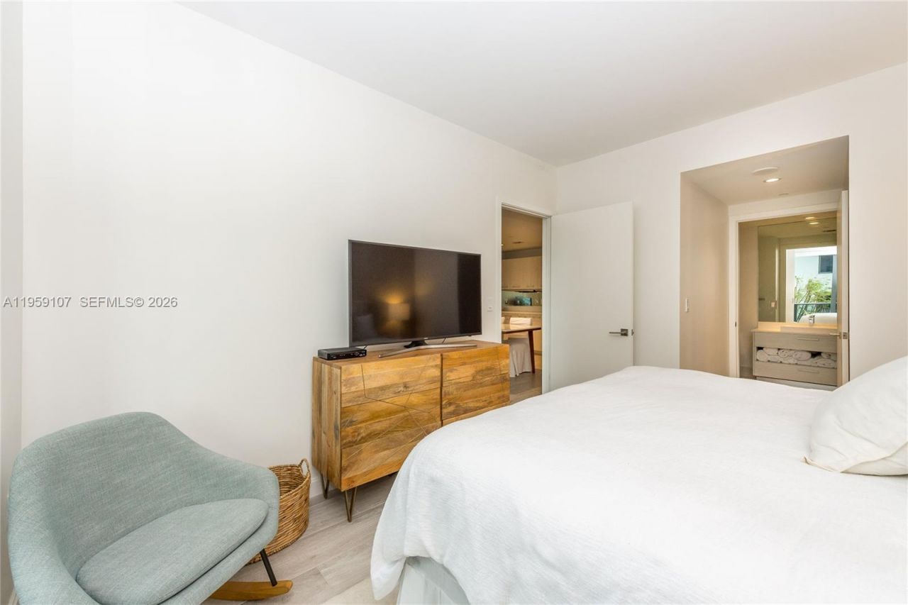 55 SW 9th St, Unit 1010, Miami, FL 33130 Photo