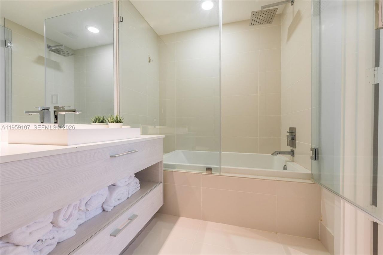 55 SW 9th St, Unit 1010, Miami, FL 33130 Photo