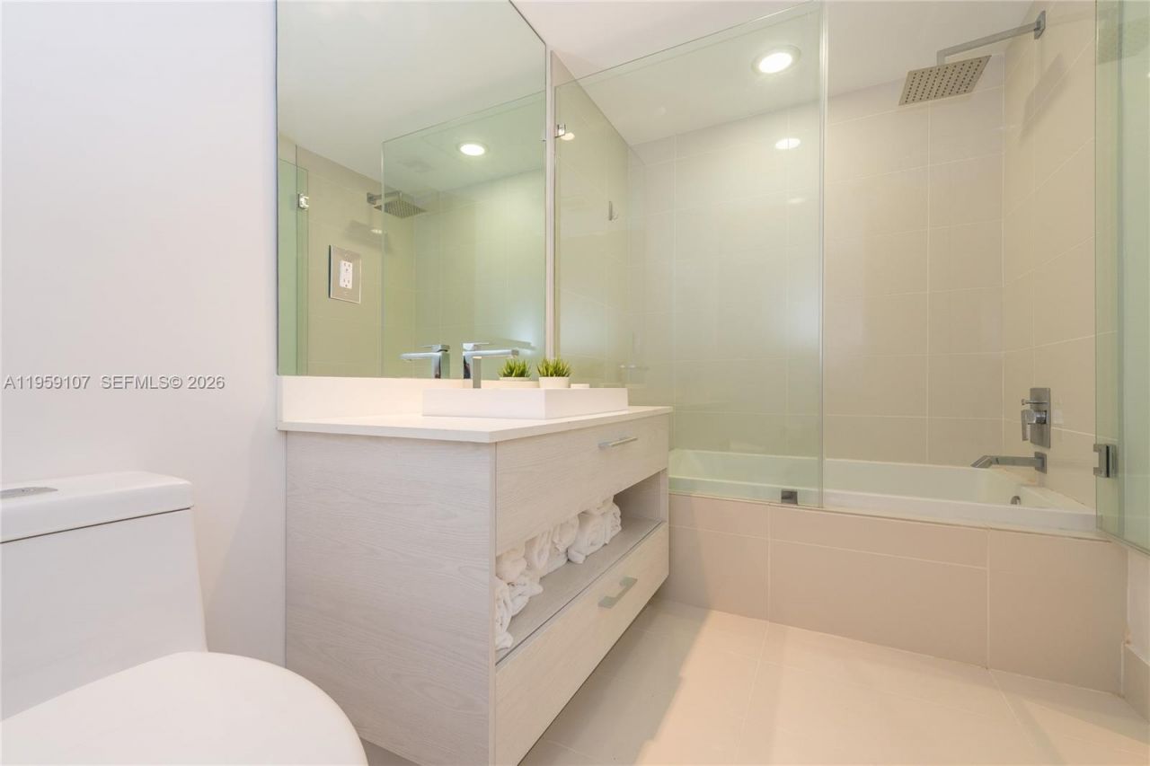 55 SW 9th St, Unit 1010, Miami, FL 33130 Photo