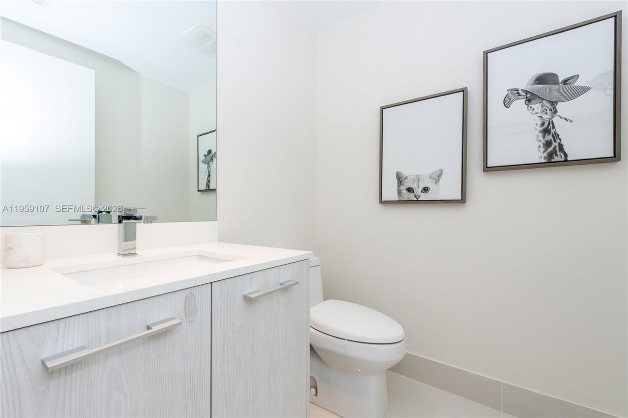55 SW 9th St, Unit 1010, Miami, FL 33130 Photo