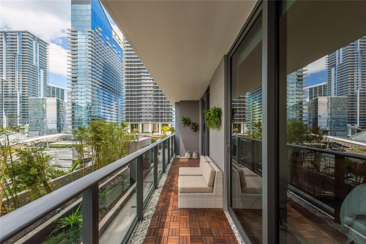 55 SW 9th St, Unit 1010, Miami, FL 33130 Photo
