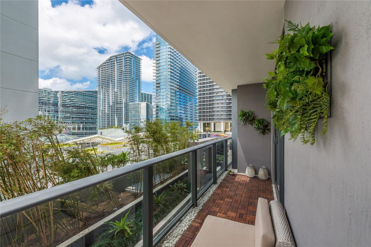 55 SW 9th St, Unit 1010, Miami, FL 33130 Photo