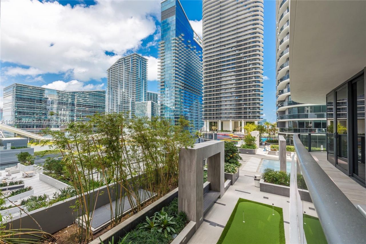 55 SW 9th St, Unit 1010, Miami, FL 33130 Photo