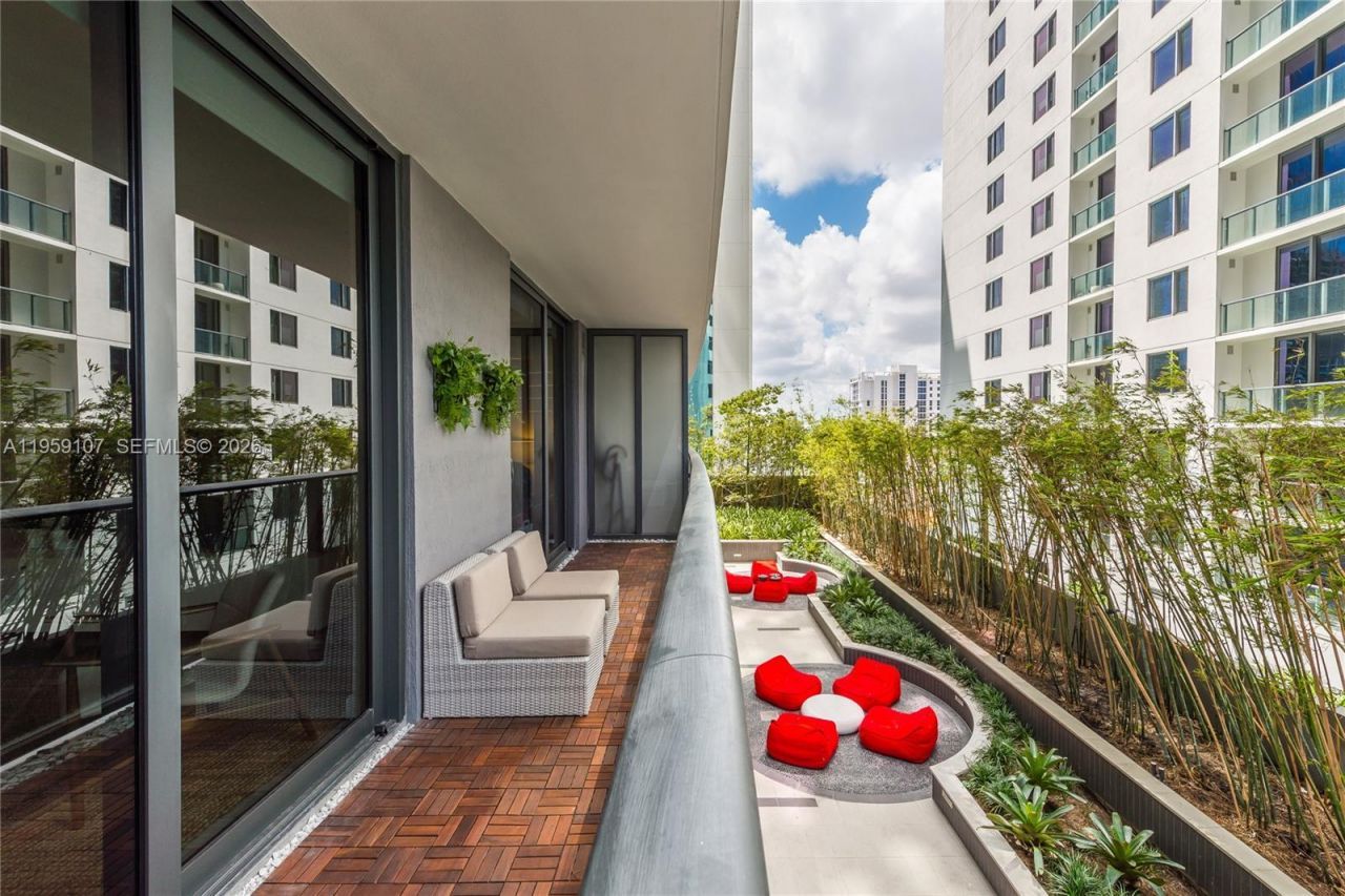 55 SW 9th St, Unit 1010, Miami, FL 33130 Photo