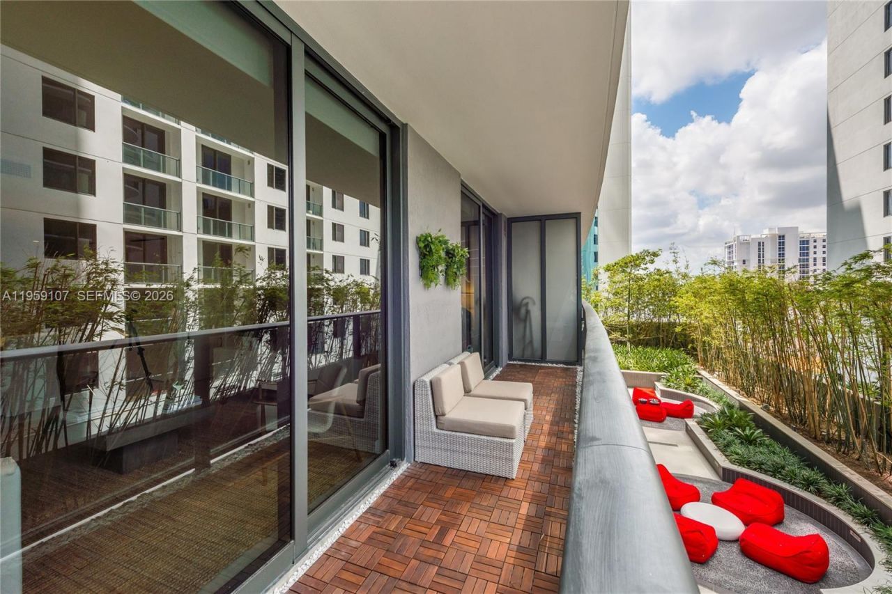 55 SW 9th St, Unit 1010, Miami, FL 33130 Photo
