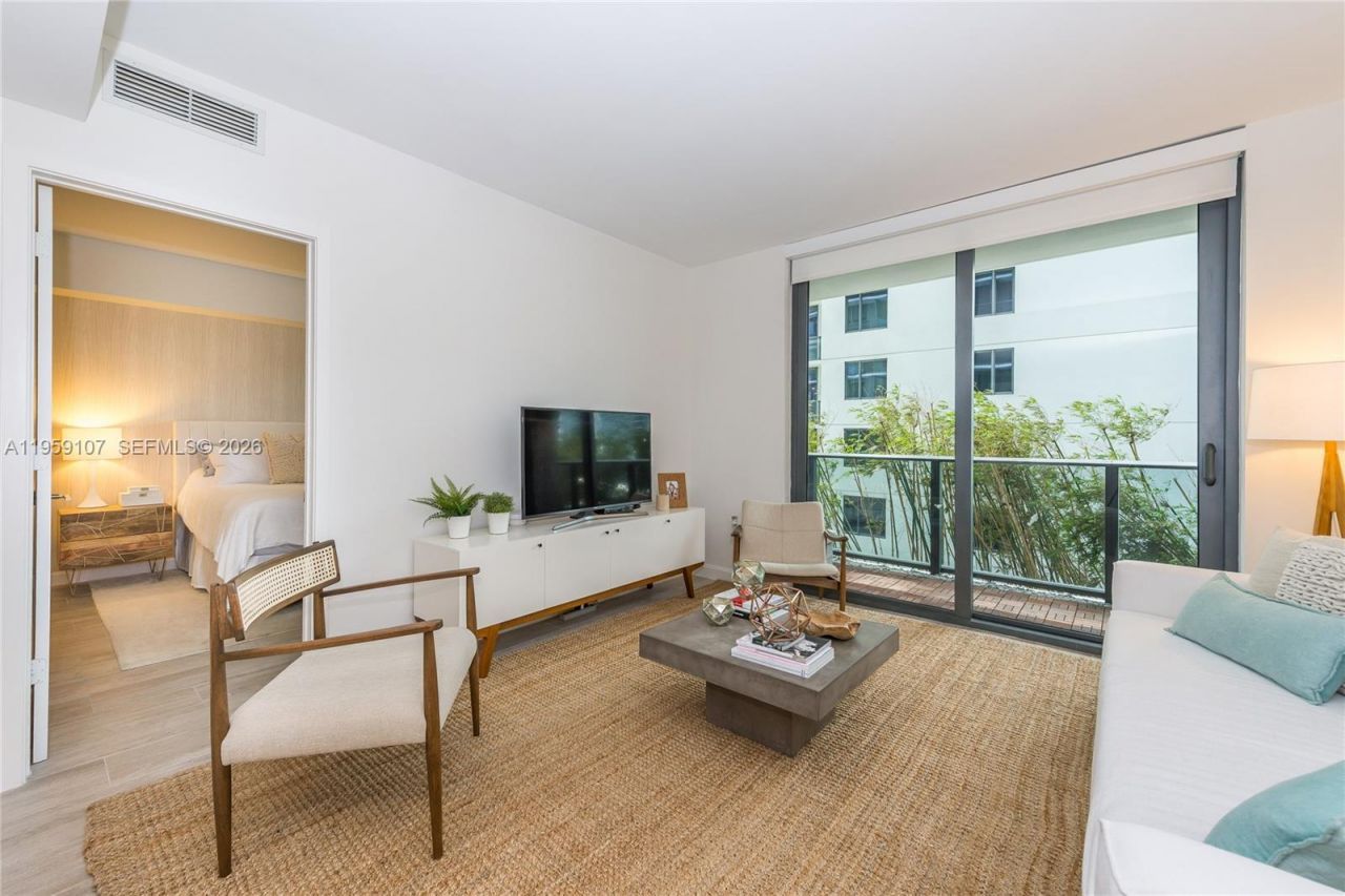 55 SW 9th St, Unit 1010, Miami, FL 33130 Photo