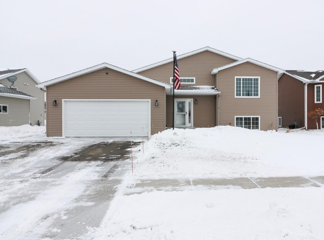 5217 47th Avenue S, Fargo, ND 58104 Main Photo