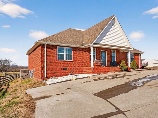 1031 Meridian Dr, Castalian Springs, TN 37031