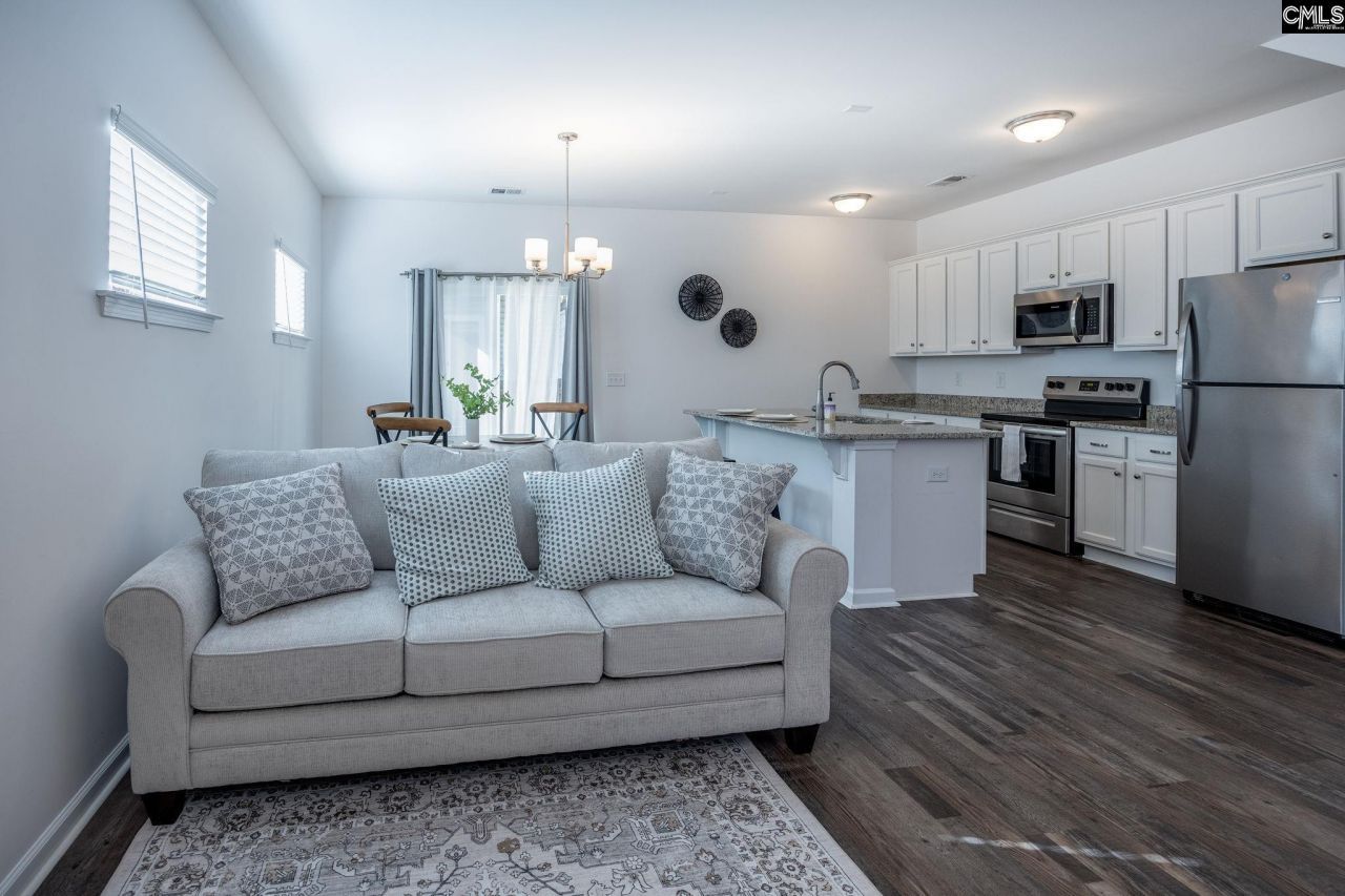 125 Hunters Grove  Photo 10