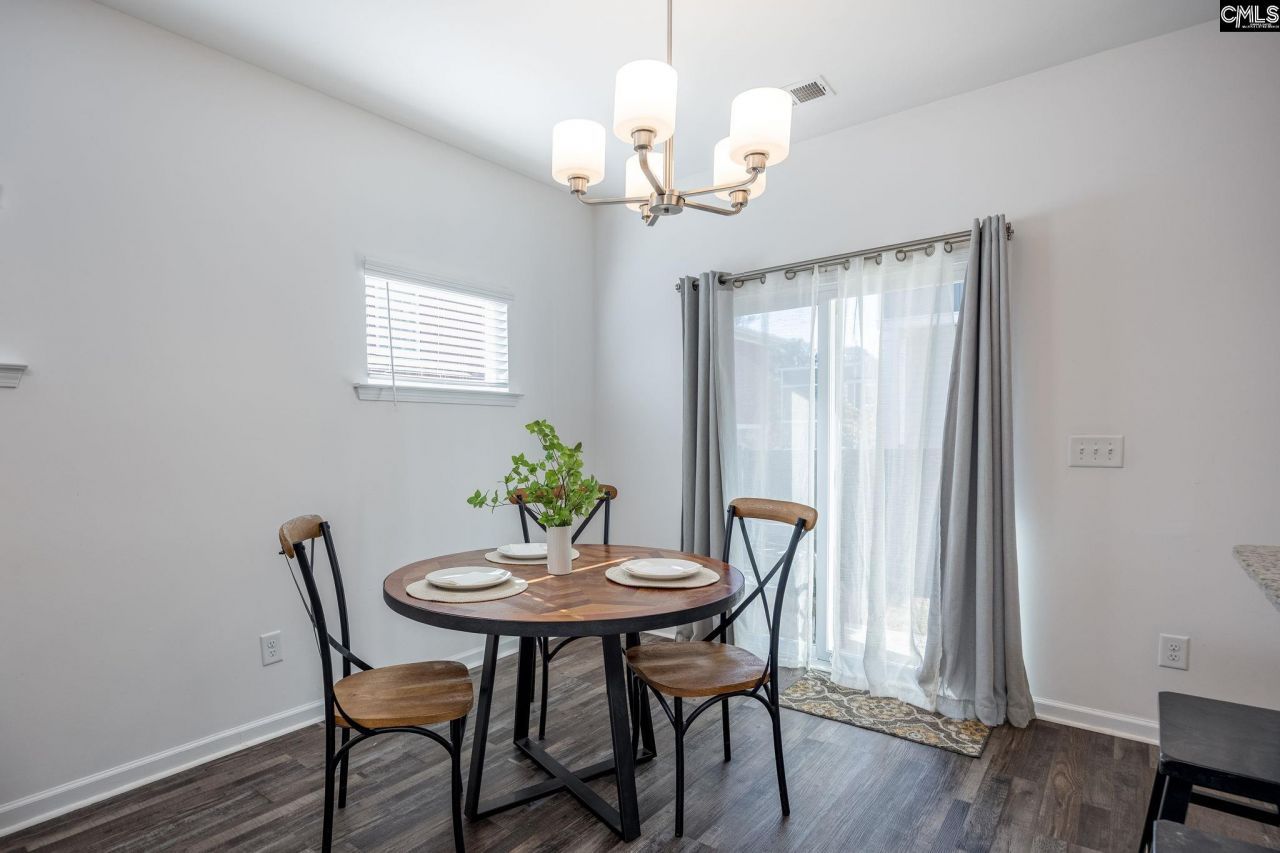 125 Hunters Grove  Photo 11