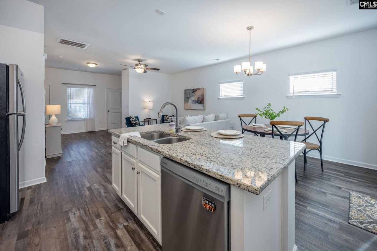 125 Hunters Grove  Photo 18