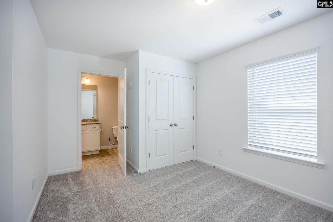 125 Hunters Grove  Photo 32