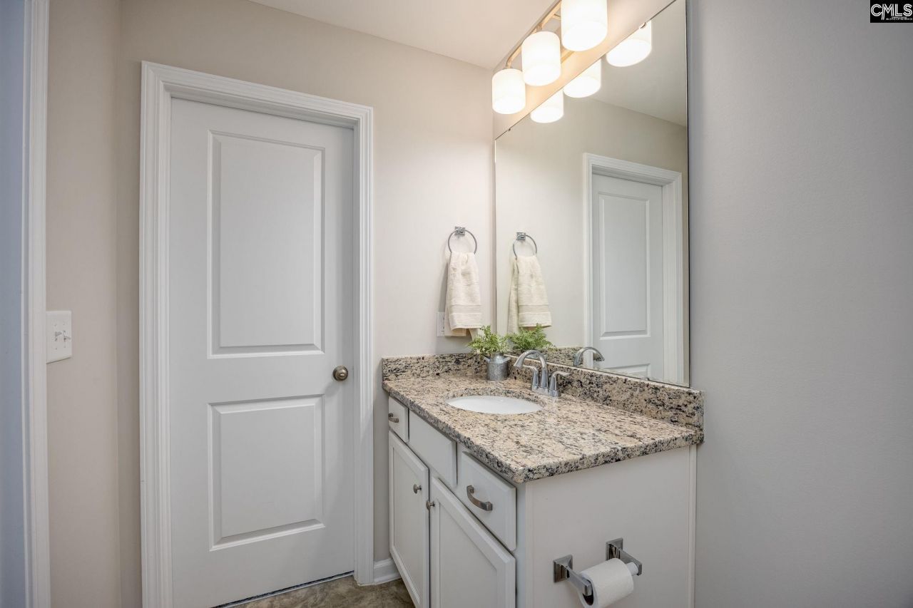 125 Hunters Grove  Photo 33