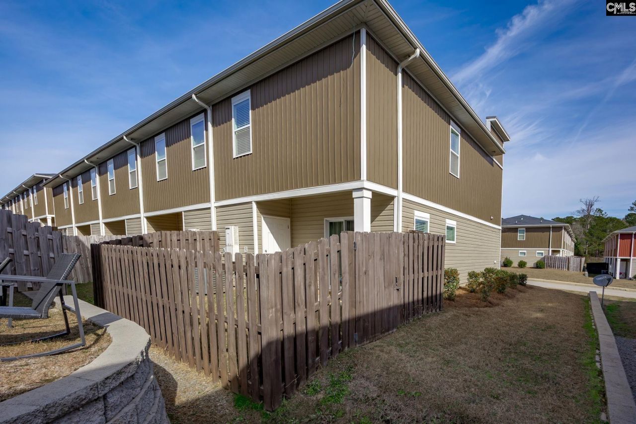 125 Hunters Grove  Photo 38