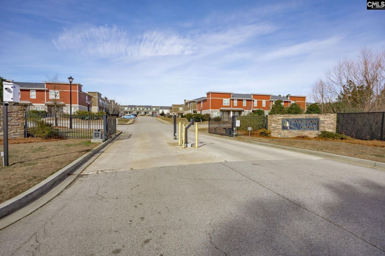 125 Hunters Grove  Photo 42