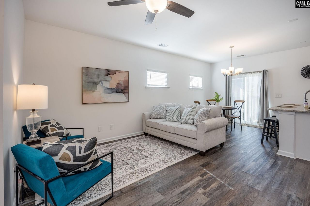 125 Hunters Grove  Photo 5