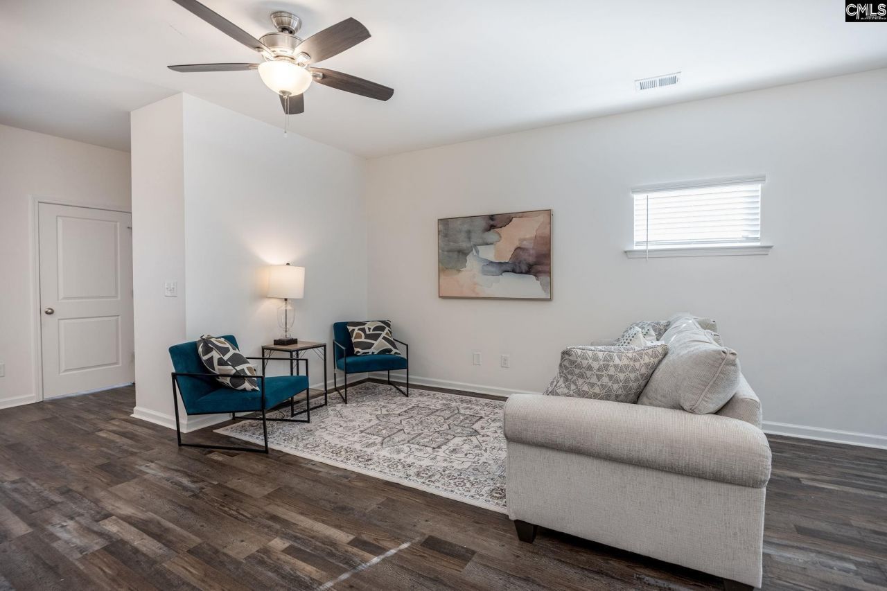 125 Hunters Grove  Photo 8