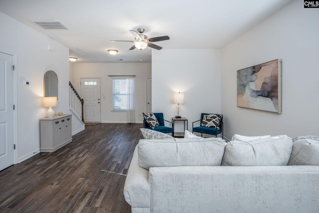 125 Hunters Grove  Photo 9