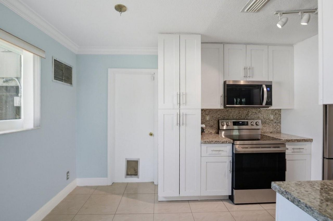 3002 NW 48th St, Fort Lauderdale, FL 33309 Photo