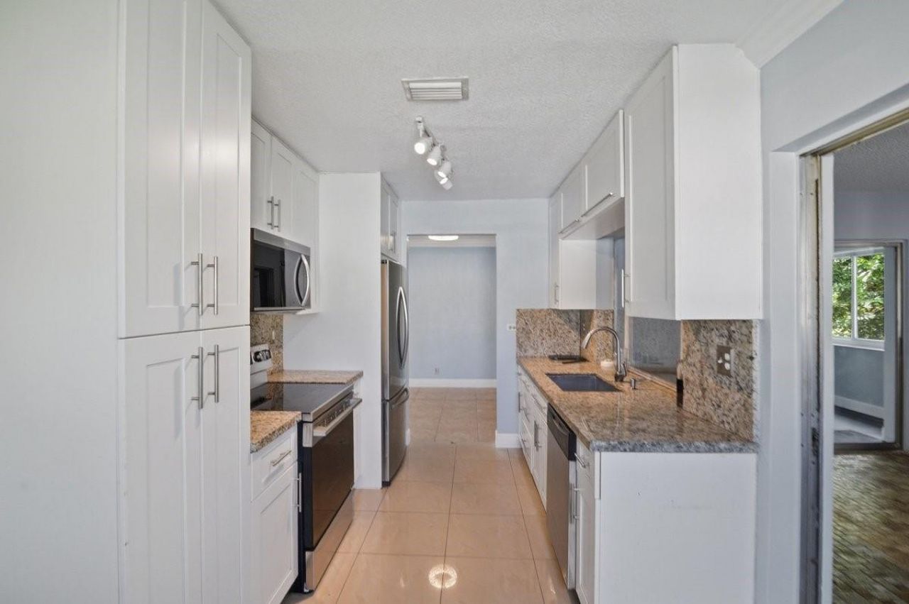 3002 NW 48th St, Fort Lauderdale, FL 33309 Photo