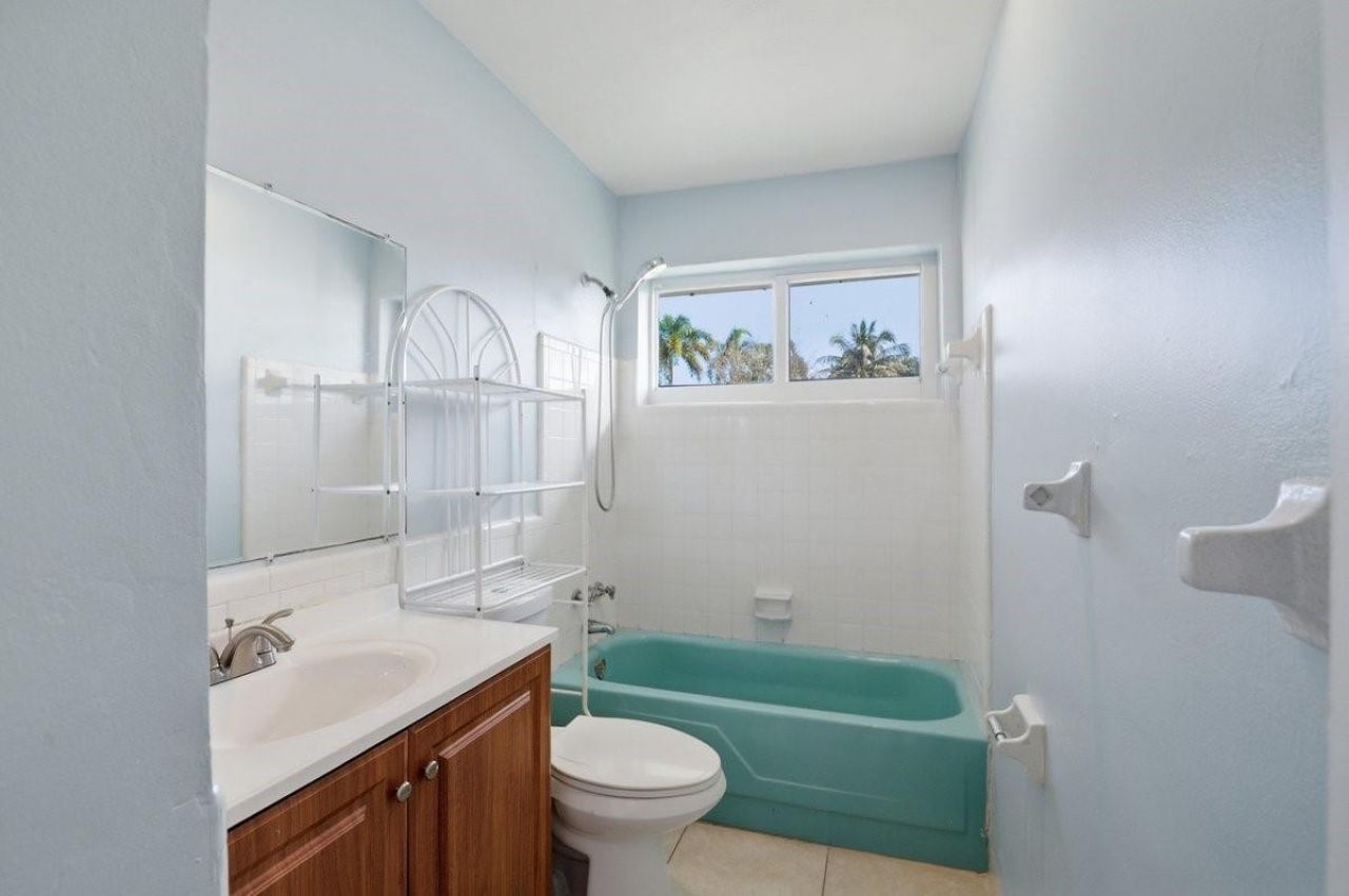 3002 NW 48th St, Fort Lauderdale, FL 33309 Photo