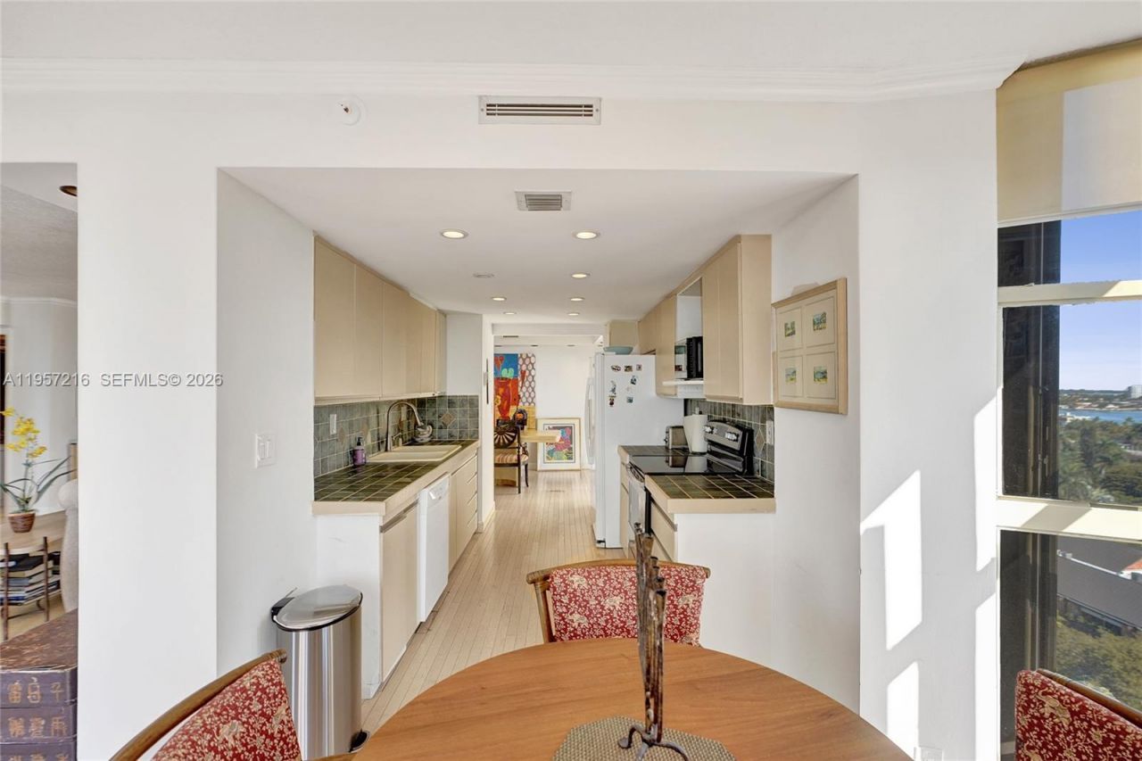 1000 Quayside Ter, Unit 1402, Miami, FL 33138 Photo