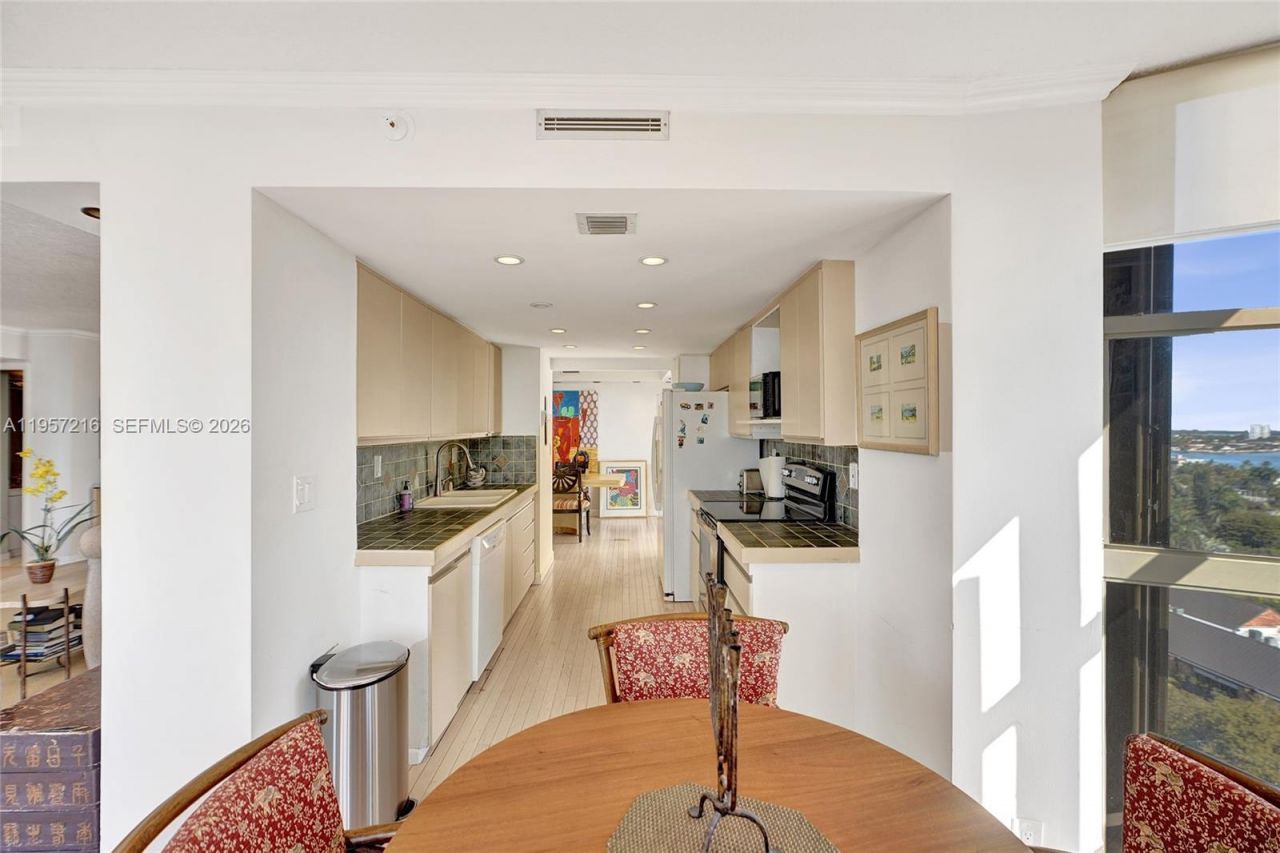 1000 Quayside Ter, Unit 1402, Miami, FL 33138 Photo