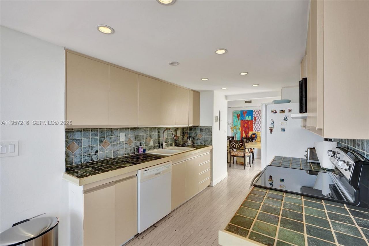 1000 Quayside Ter, Unit 1402, Miami, FL 33138 Photo