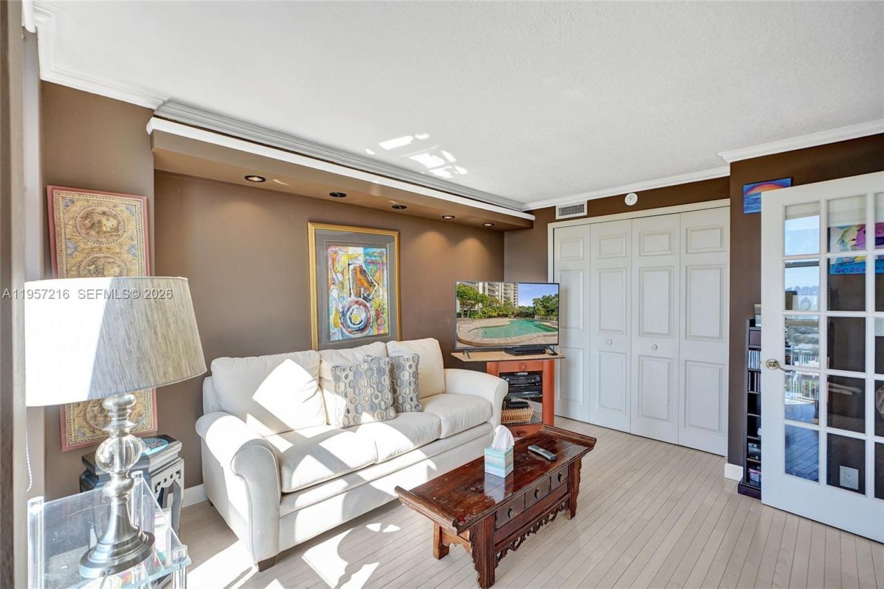 1000 Quayside Ter, Unit 1402, Miami, FL 33138 Photo