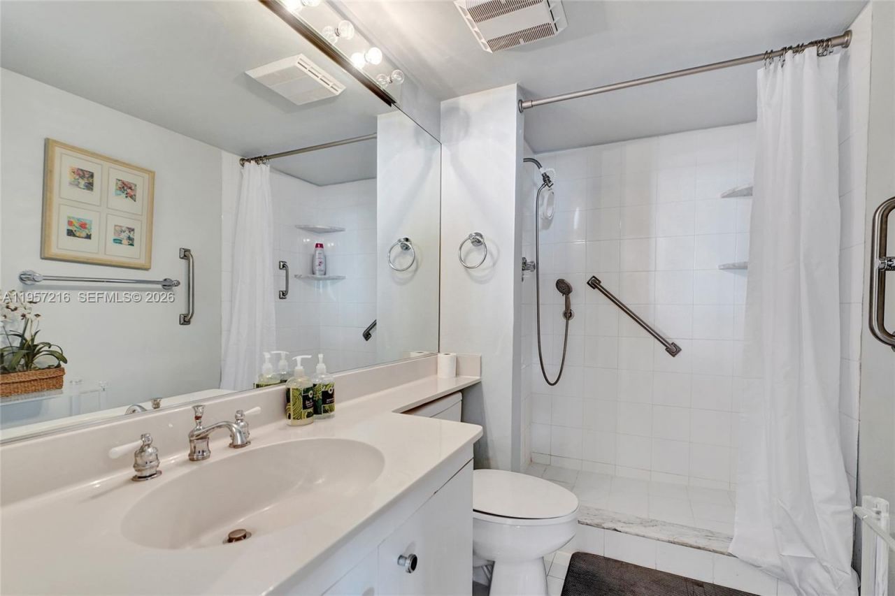 1000 Quayside Ter, Unit 1402, Miami, FL 33138 Photo