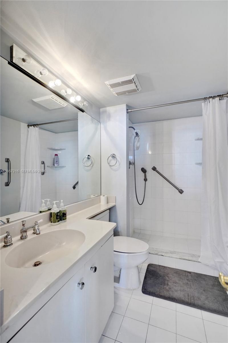 1000 Quayside Ter, Unit 1402, Miami, FL 33138 Photo