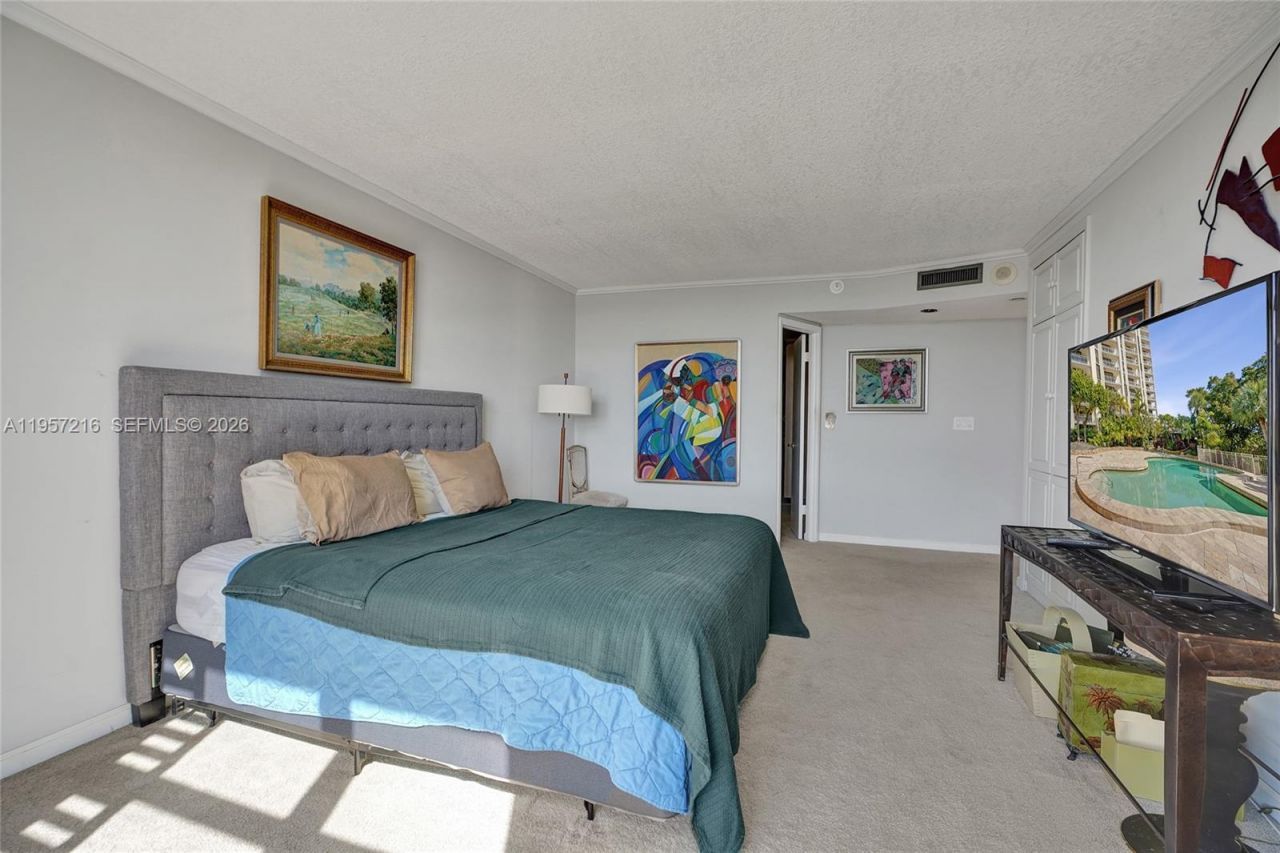 1000 Quayside Ter, Unit 1402, Miami, FL 33138 Photo