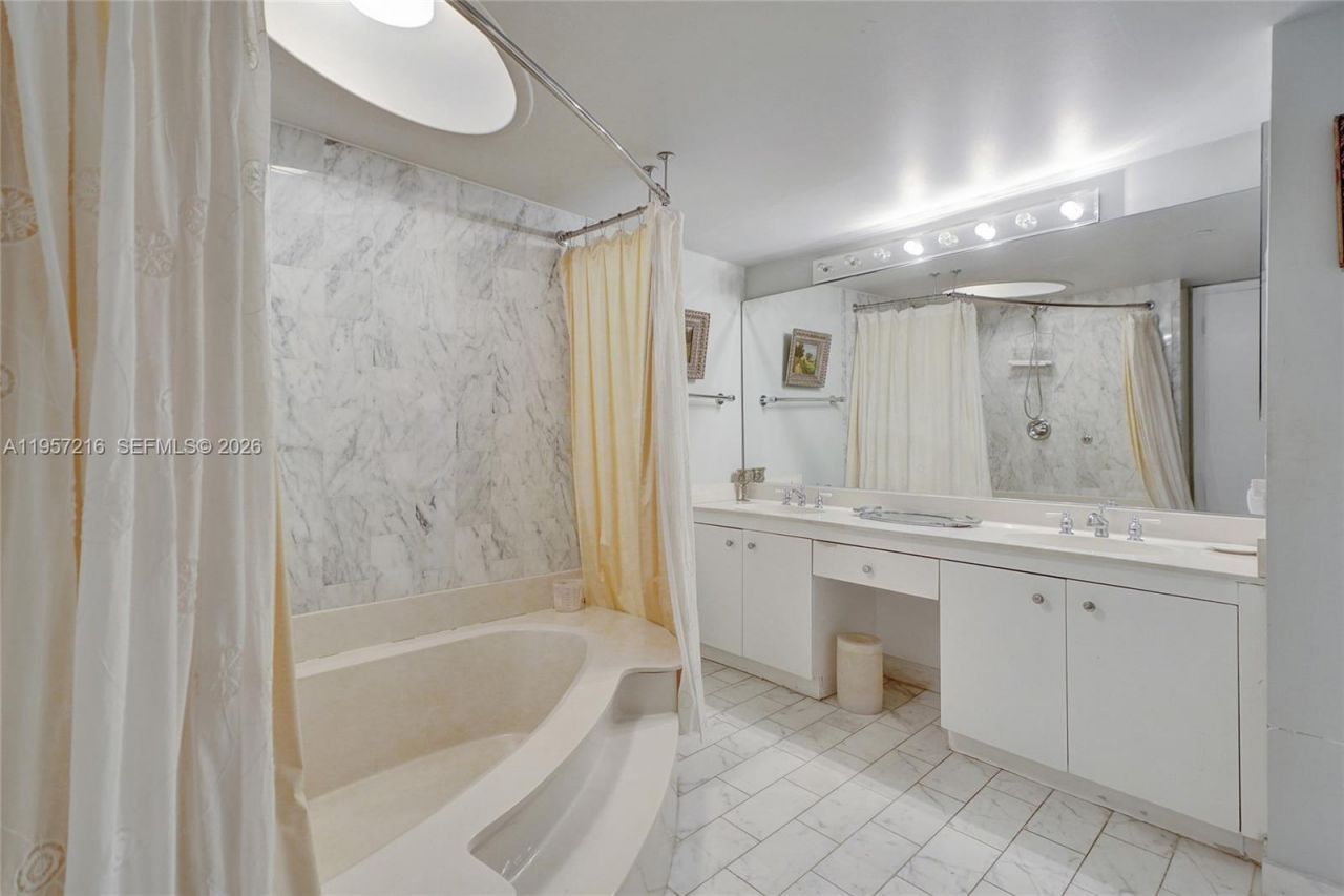 1000 Quayside Ter, Unit 1402, Miami, FL 33138 Photo