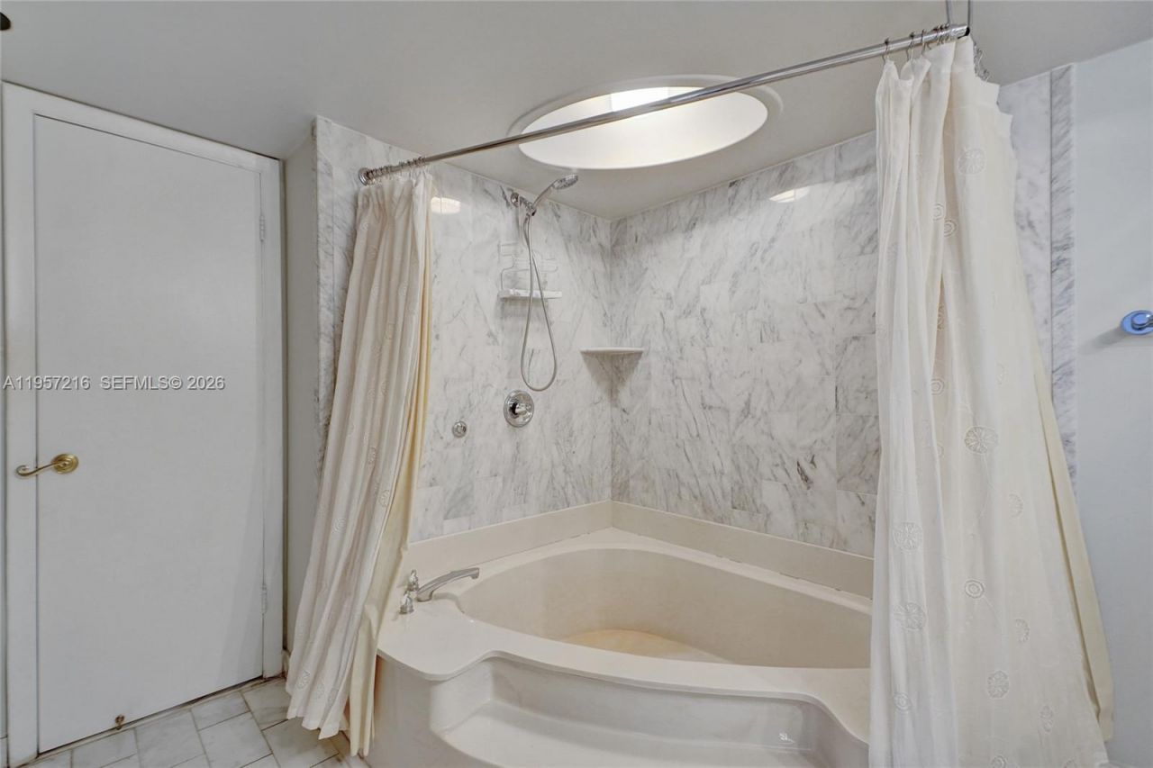 1000 Quayside Ter, Unit 1402, Miami, FL 33138 Photo