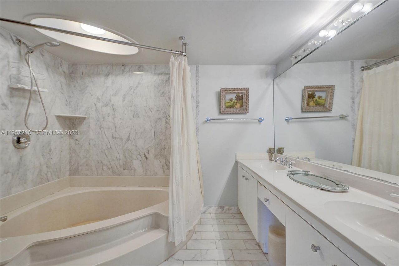 1000 Quayside Ter, Unit 1402, Miami, FL 33138 Photo