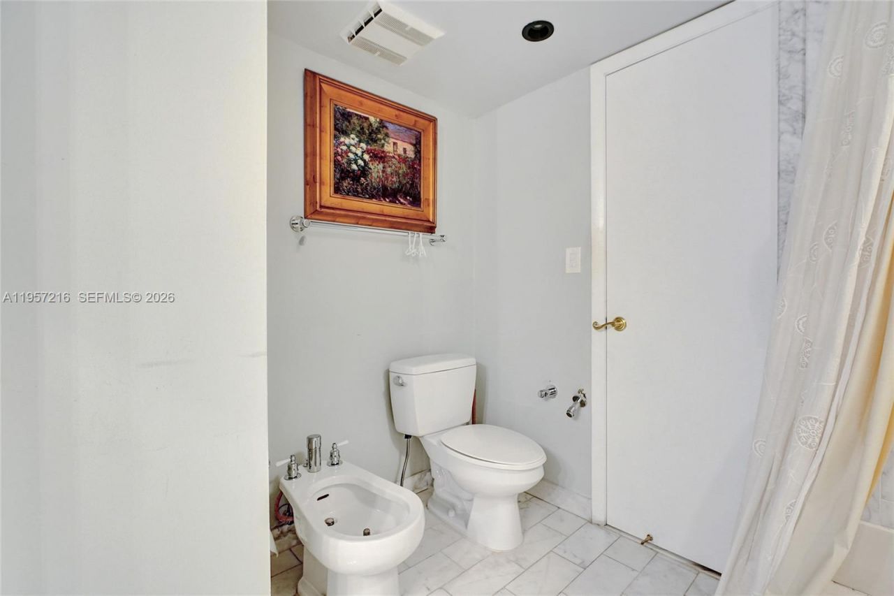 1000 Quayside Ter, Unit 1402, Miami, FL 33138 Photo