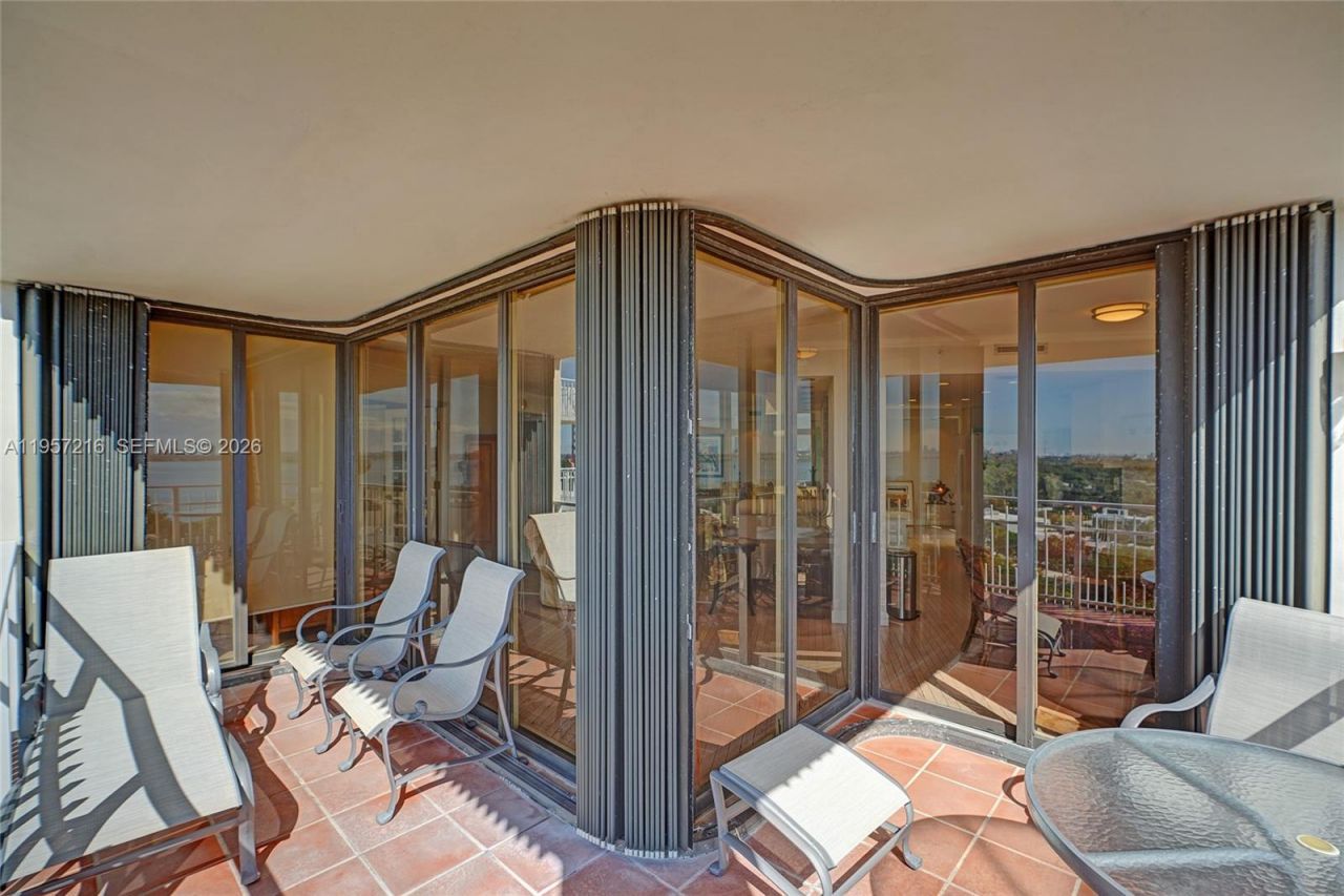 1000 Quayside Ter, Unit 1402, Miami, FL 33138 Photo