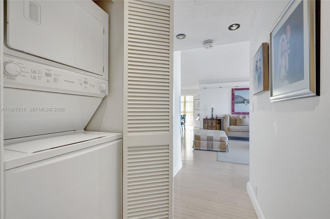 1000 Quayside Ter, Unit 1402, Miami, FL 33138 Photo