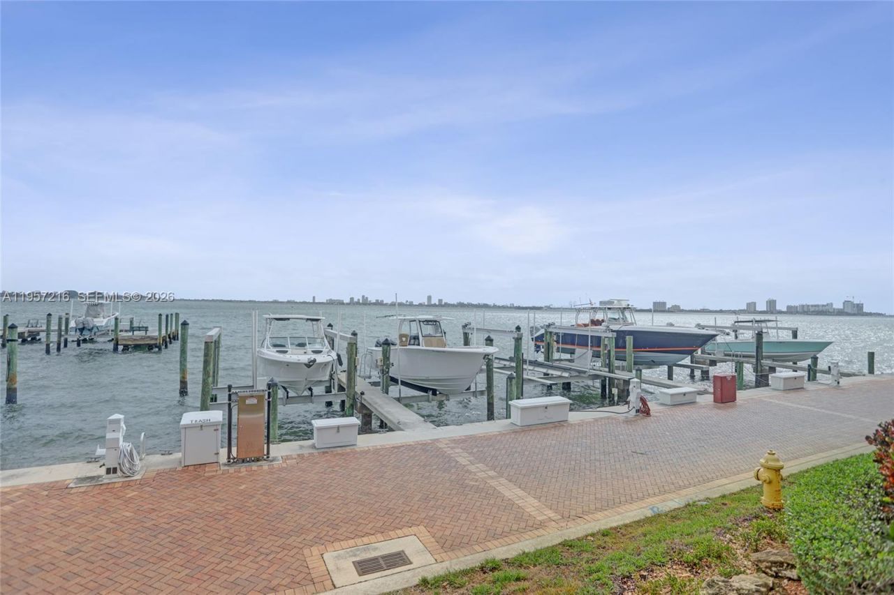 1000 Quayside Ter, Unit 1402, Miami, FL 33138 Photo