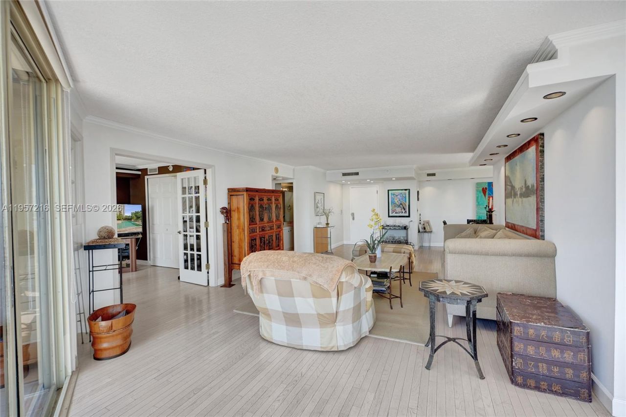 1000 Quayside Ter, Unit 1402, Miami, FL 33138 Photo