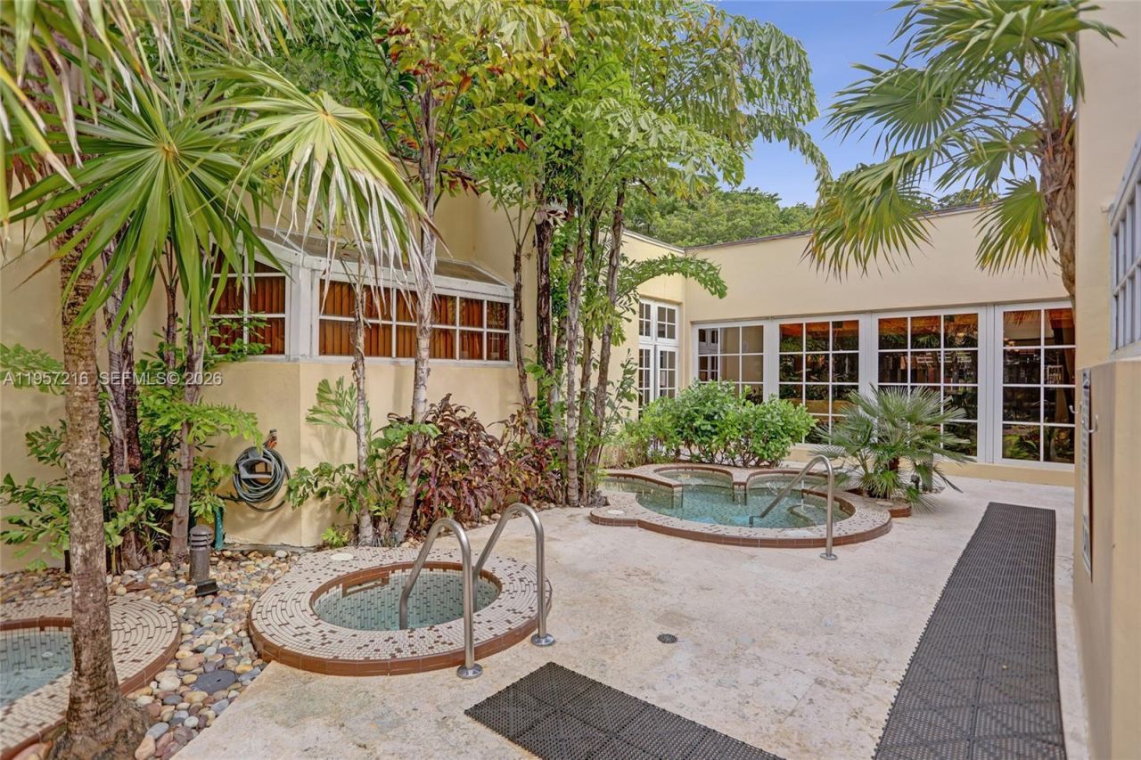 1000 Quayside Ter, Unit 1402, Miami, FL 33138 Photo